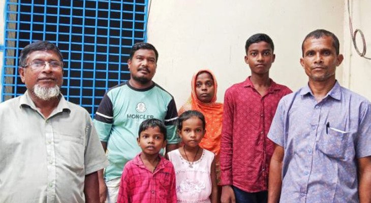 নওগাঁয় খ্রিস্টান ধর্ম ত্যাগ করে ইসলাম গ্রহণ করলেন একই পরিবারের ৫ জন